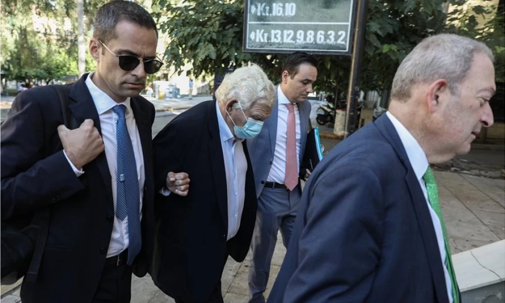 Σκάνδαλο Folli Follie: Απολογείται η οικογένεια Κουτσολιούτσου - Εικόνες